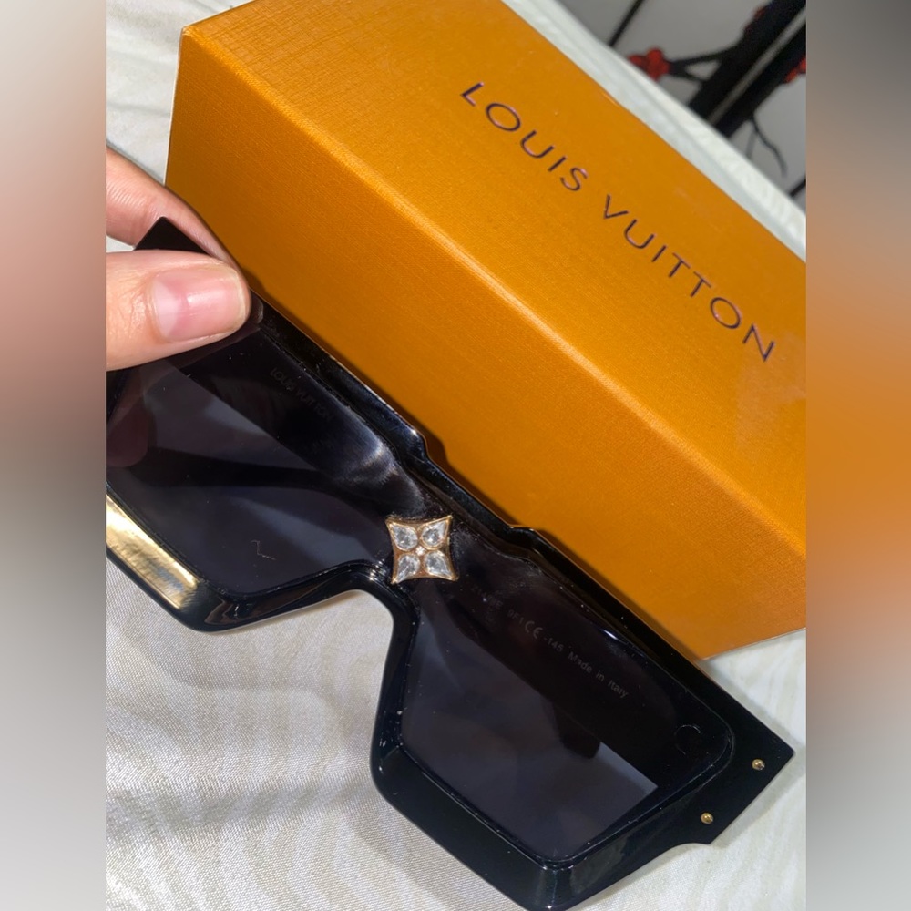 LOUIS VUITTON CYCLONE SUNGLASSES